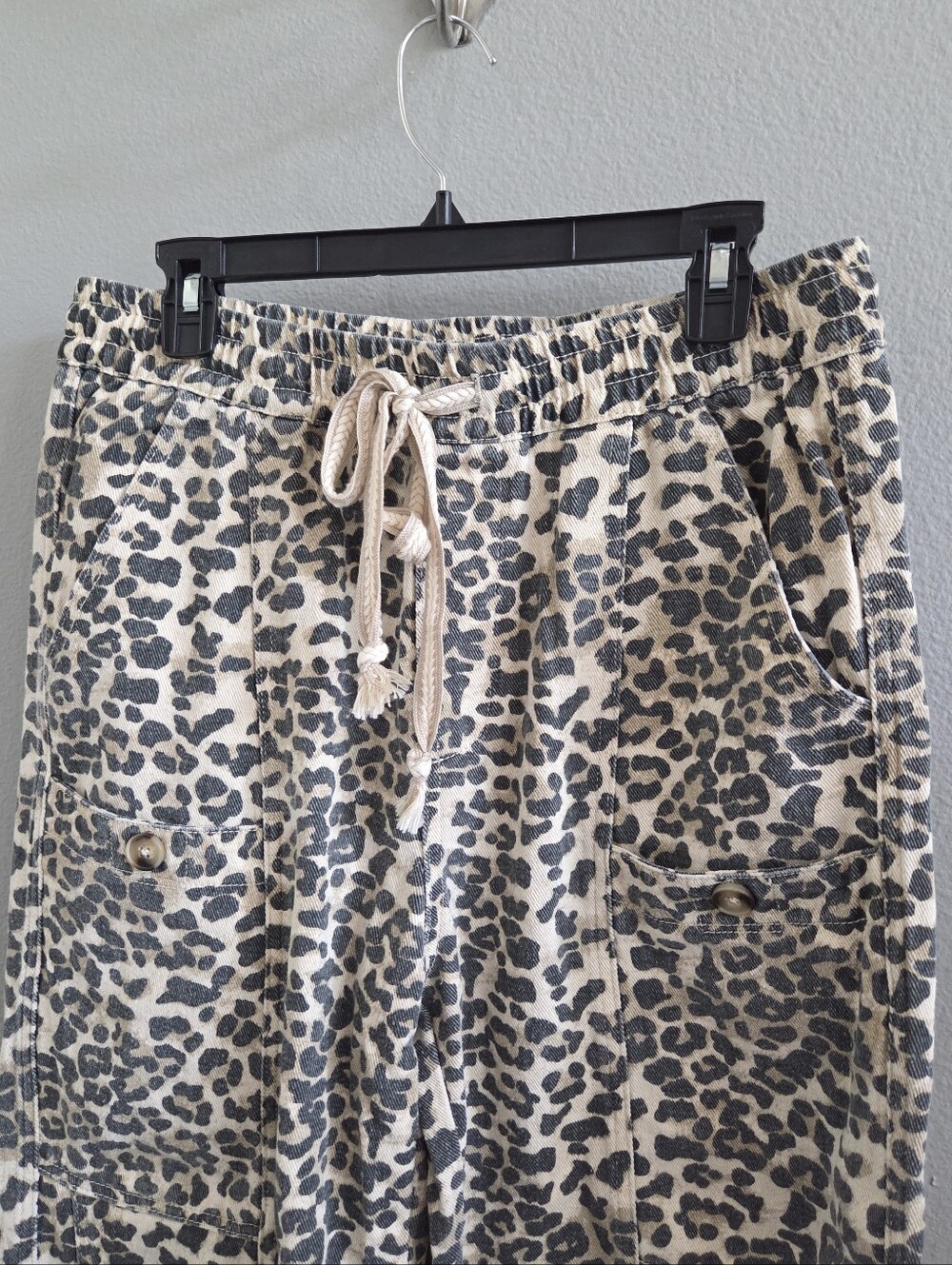 NWT Bohme Leopard Print Cargo Pants - Picture 2 of 5